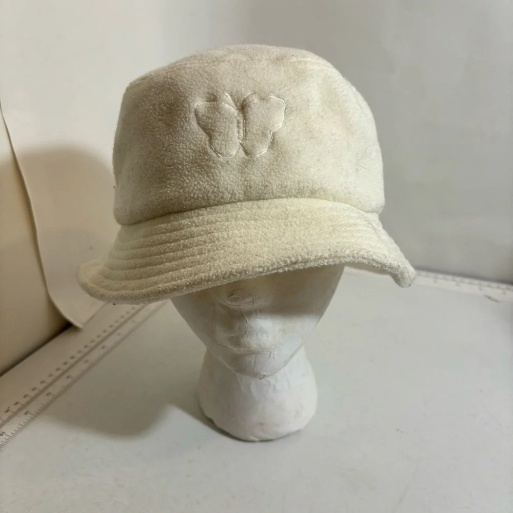 🛍️3/$30 Vintage cream white terry cloth  bucket hat with‎ embroidered butterfly